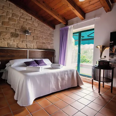Hotel Hospedium La Parada Del Compte 4*